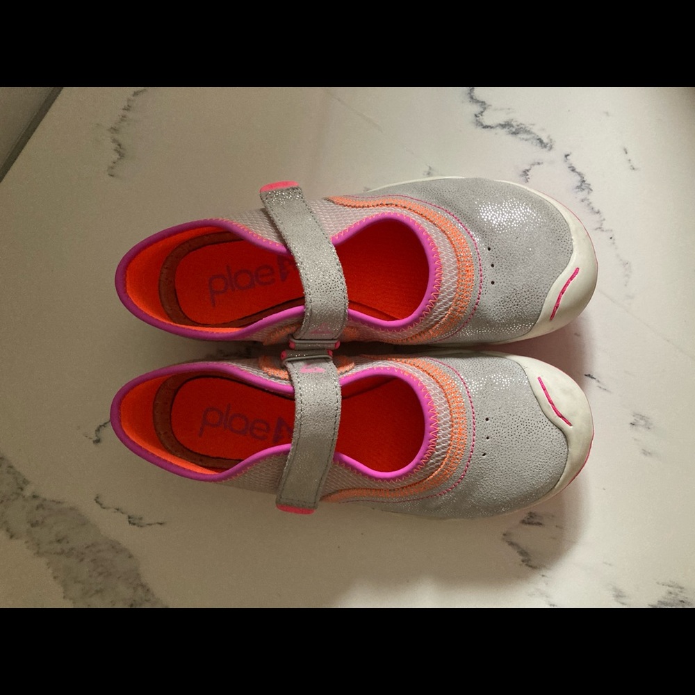 Like new condition PLAE EMME girls shoes.